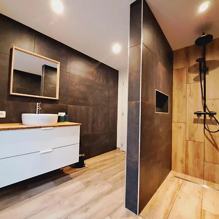 Chez Nenene En Ardenne 拉罗什-阿登